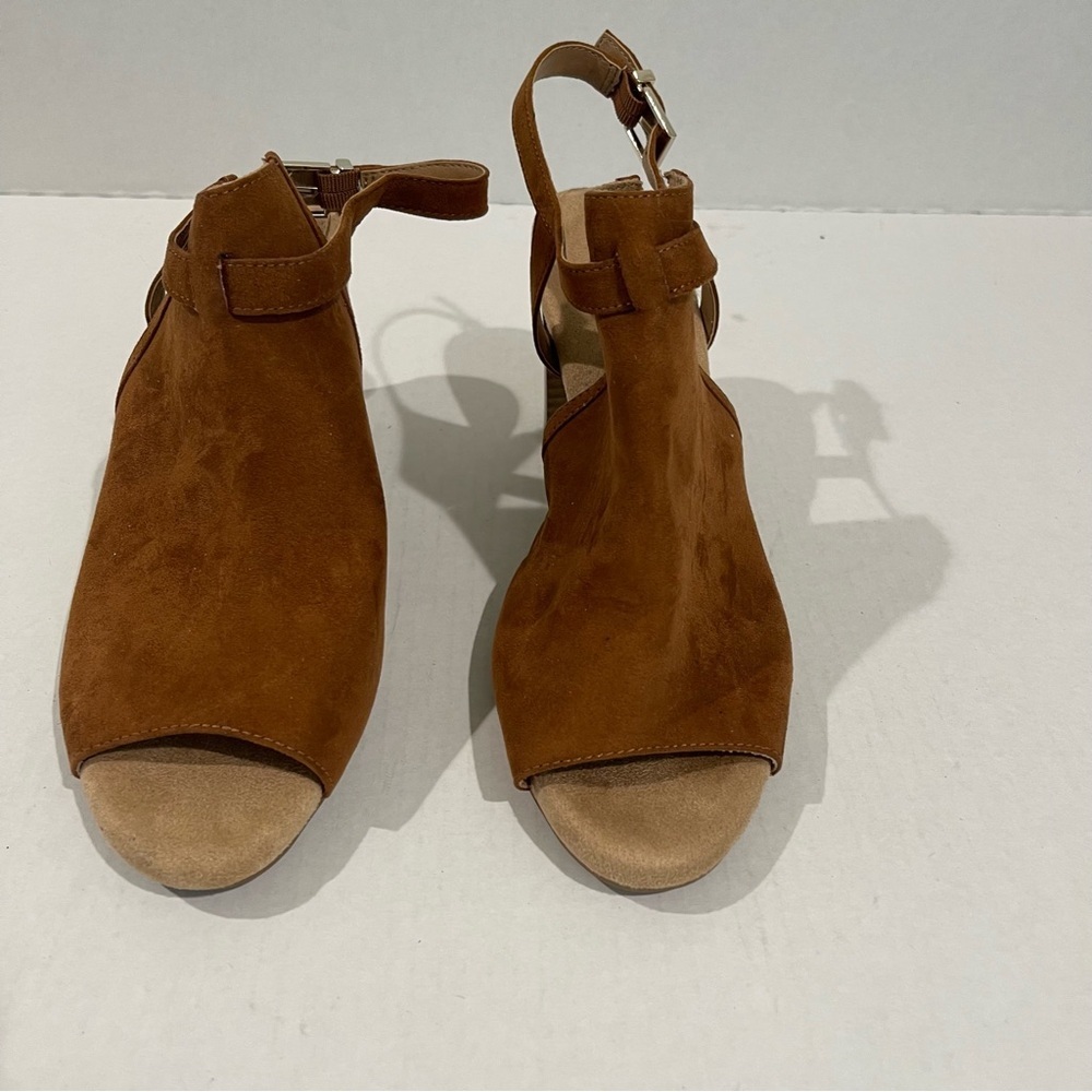 Women’s Giani Bernini Alessio Brown Peep Toe Block Heel Buckle Booties Size 11! - Picture 2 of 9